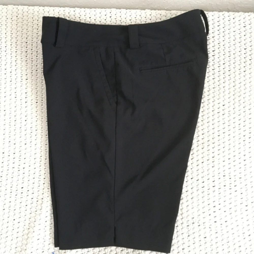 NIKE GOLF BLACK DRI FIT BLACK SHORTS SIZE 8 WOMAN